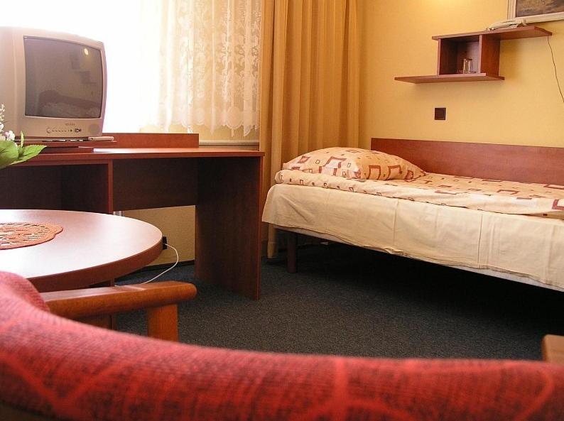 Hotel Lech Gniezno Room photo