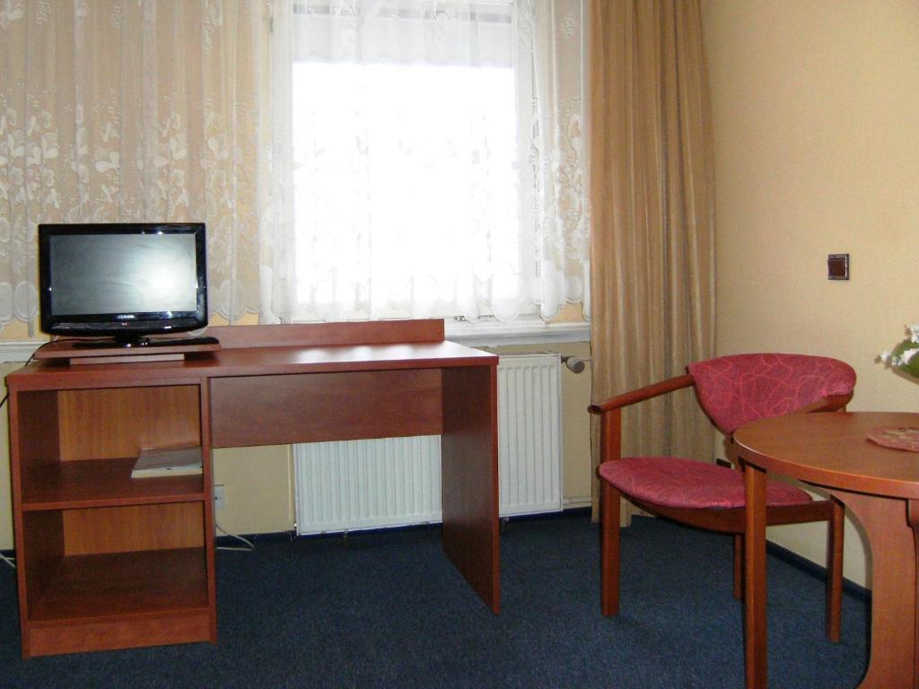 Hotel Lech Gniezno Room photo