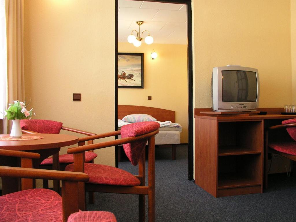 Hotel Lech Gniezno Room photo