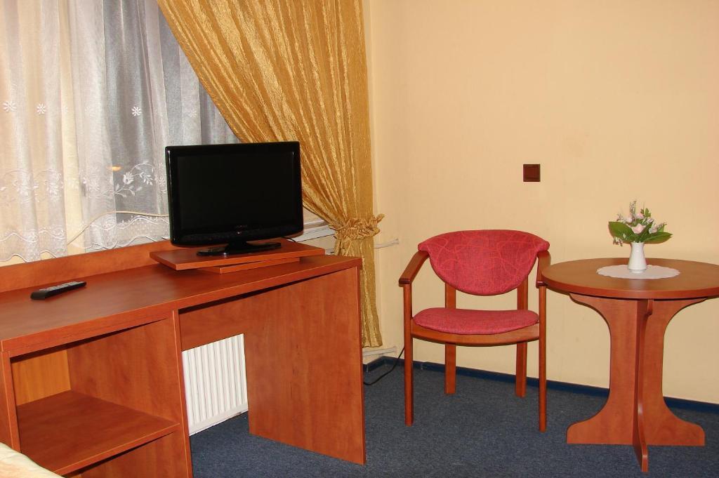 Hotel Lech Gniezno Room photo