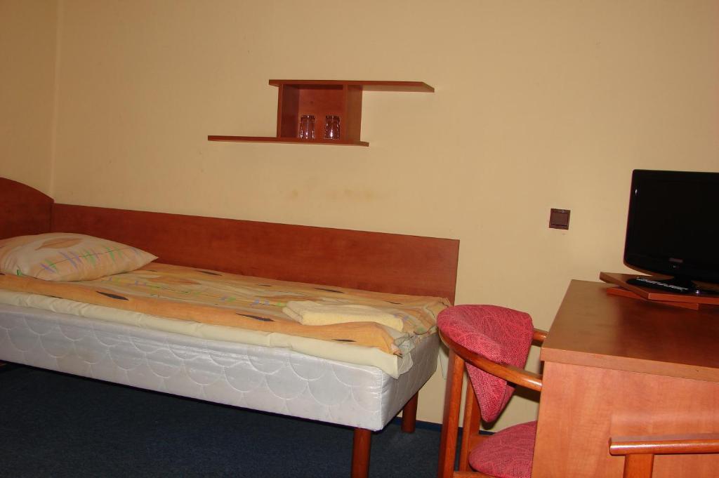 Hotel Lech Gniezno Room photo